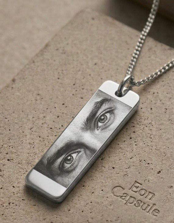 Necklace Eternal eyes in a minimalist jewel